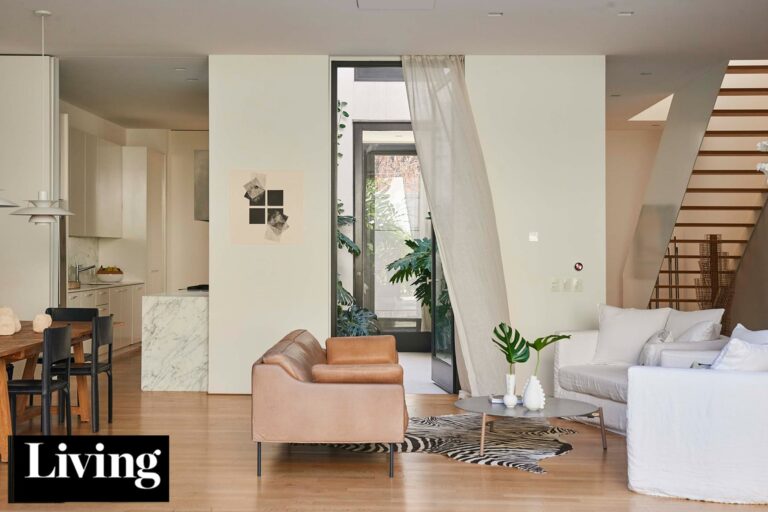 En Bajo Belgrano: una casa con luz natural y vistas al cielo en cada uno de sus ambientes
