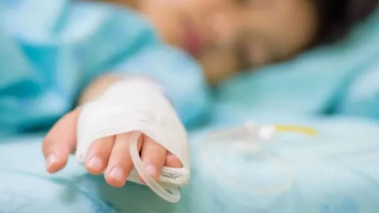 Nene jujeño en estado crítico tras caer de un primer piso y fracturarse la cabeza