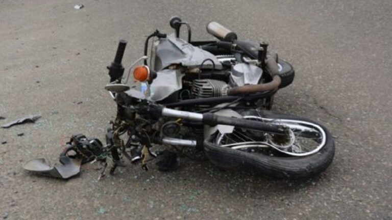 Murió tras salir despedido de una moto, al pasar a gran velocidad por un retardador