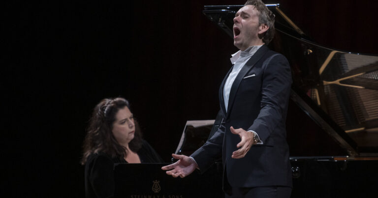 Benjamin Bernheim en el Colón, el contador de historias que sabe cantar y narrar con excelencia