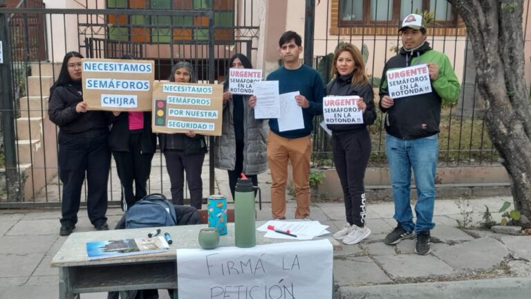 Vecinos de Chijra se manifestaron pidiendo la urgente colocación de semáforos
