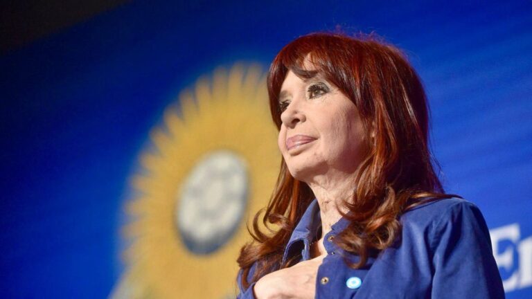 Cristina Kirchner, a la militancia en Moreno: «Se gobierna para el pueblo o sos un títere del norte»