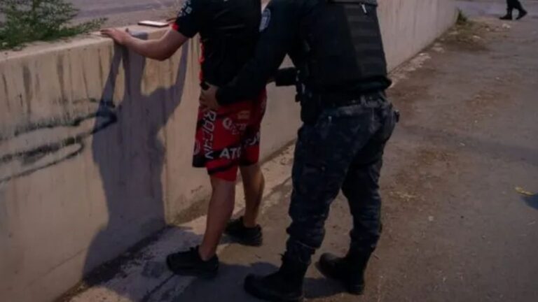 Falso policía detuvo a un joven en un control y le sustrajo sus pertenencias