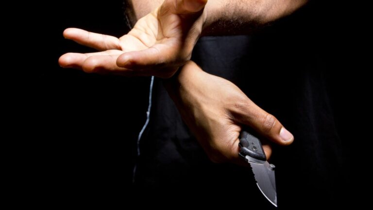 Desconocido le pidió dinero, él se negó y recibió un «puntazo» en la cabeza