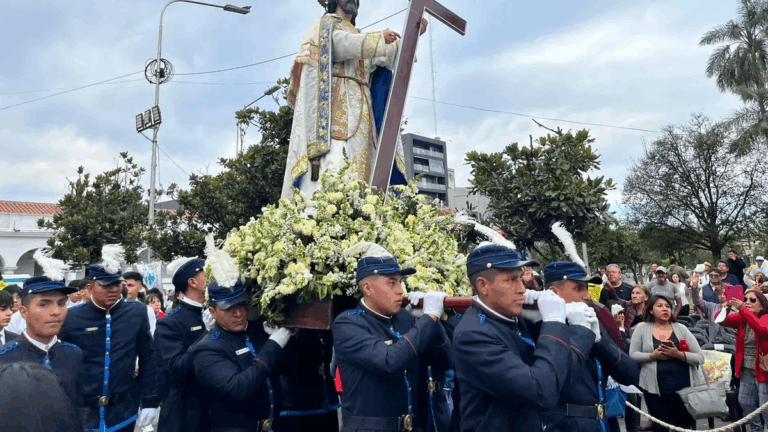 La ciudad celebra las honras al Santísimo Salvador