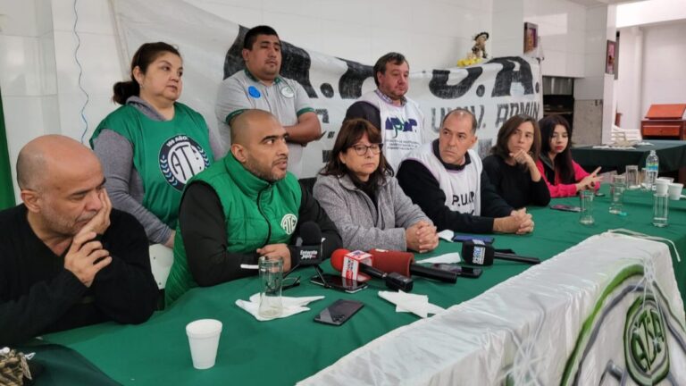 Gremios de Salud se unieron y decidieron ir a paro