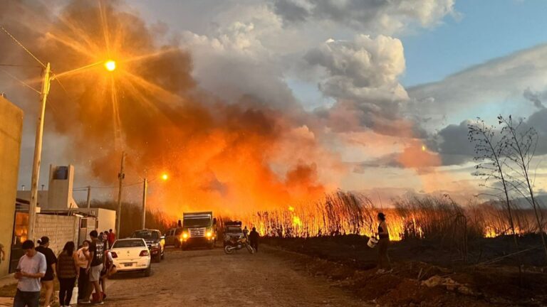 Feroz incendio en Alto Comedero y Palpalá: horas de fuego y desesperación de vecinos