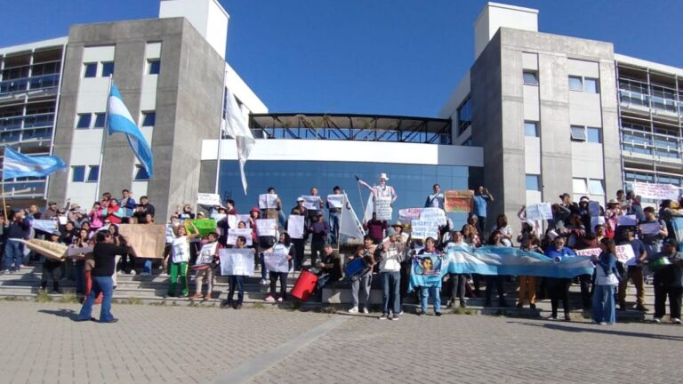 Masivo «cartelazo docente» evidenció el malestar con el gobierno