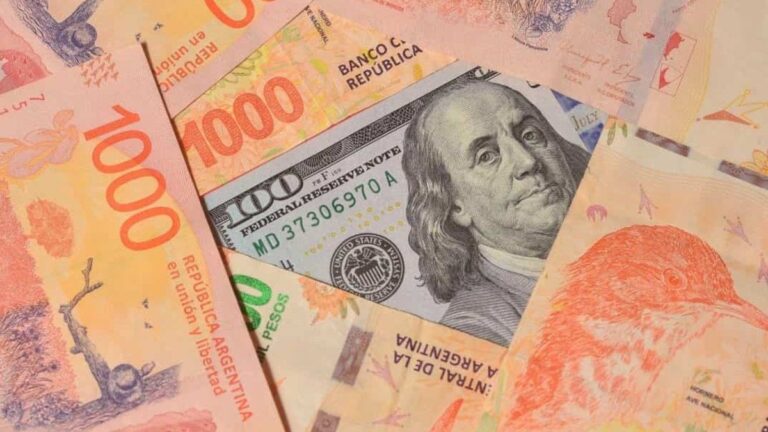 El REM del BCRA prevé un dólar oficial por arriba de los 1.400 pesos para fin de año