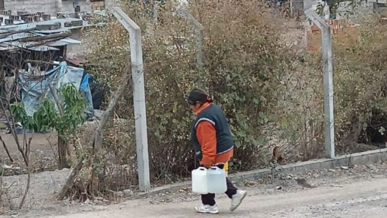 Vivir sin agua por más de 30 años, el drama de una vecina de San Antonio