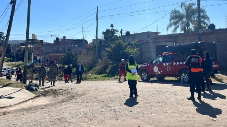 Llegó un equipo de canes especializado en búsqueda de cadáveres y restos humanos