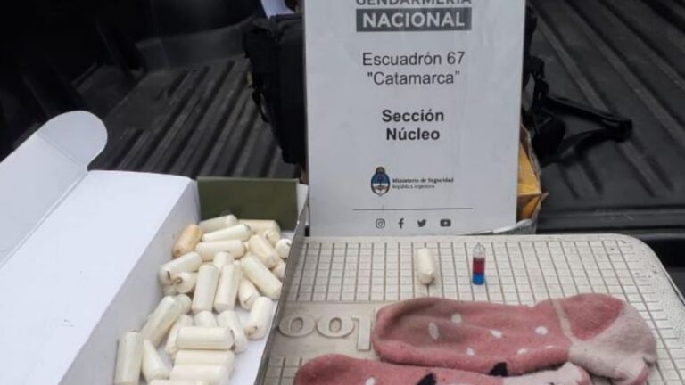 Salieron de Jujuy con 215 cápsulas de cocaína ingeridas y ocultas en medias
