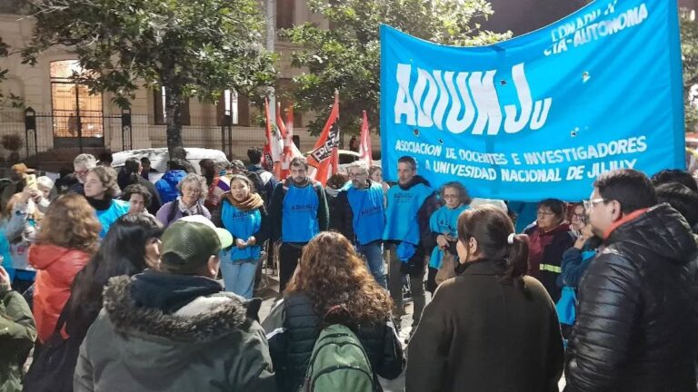 En Jujuy, inició el paro de docentes universitarios de una semana completa