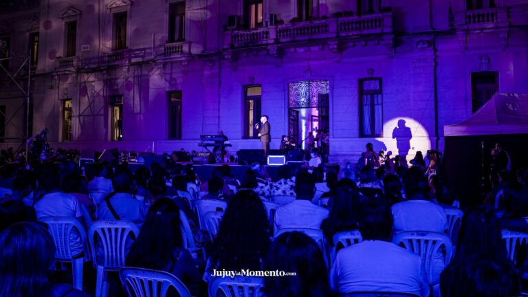 «Danzando a la Pachamama»: bailarines de todo el país en Plaza España