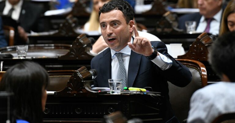 Rodrigo de Loredo rechazó ir tercero en una lista libertaria en Córdoba: «Sumisión, no»