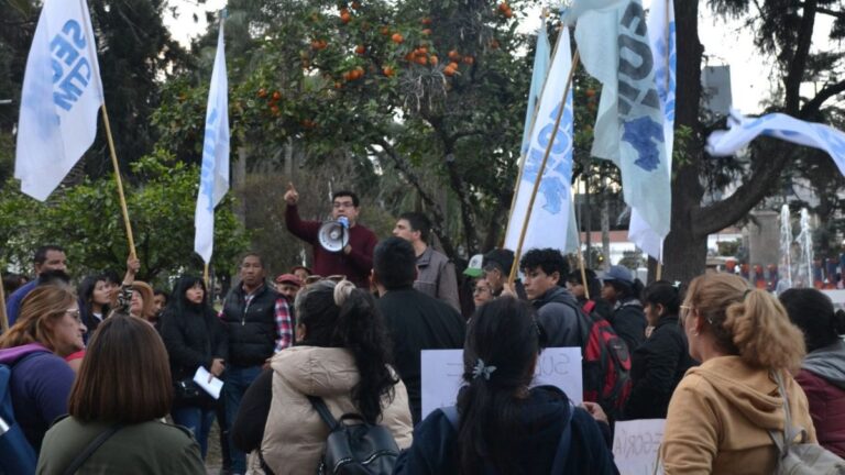 Por despidos y falta de mejoras salariales, SEOM analiza medidas de fuerza