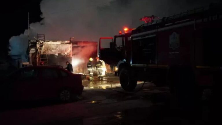 Rescataron a un hombre inconsciente de una panadería que se incendiaba