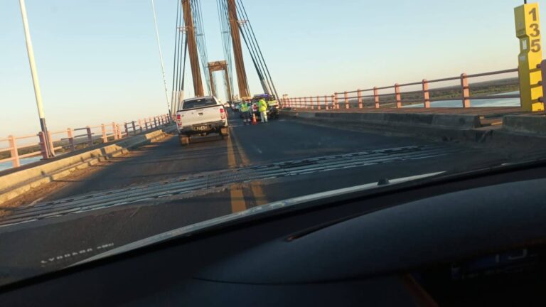 Caos en el tránsito: demoras en el puente Belgrano y un choque en Ruta 16