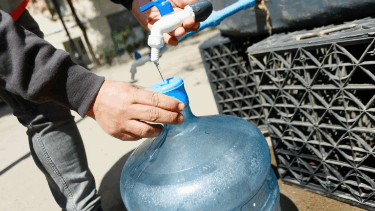 Vecinos de Alto Comedero estallaron contra Agua Potable