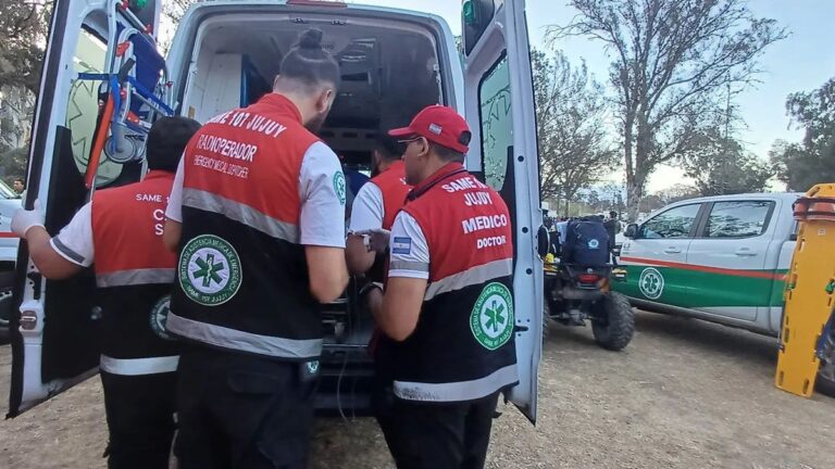Un hombre se encuentra en grave estado luego de caer desde un camión