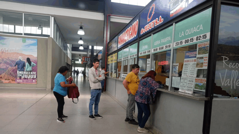 Aumento confirmado: el lunes sube el boleto de colectivos de media distancia