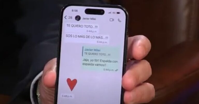 Luis Caputo volvió a desmentir una pelea con Javier Milei y mostró un chat de Whatsapp con el Presidente