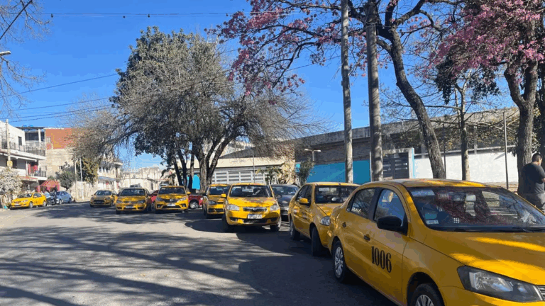 Taxistas acordaron con el municipio que no habrá aumento de tarifas