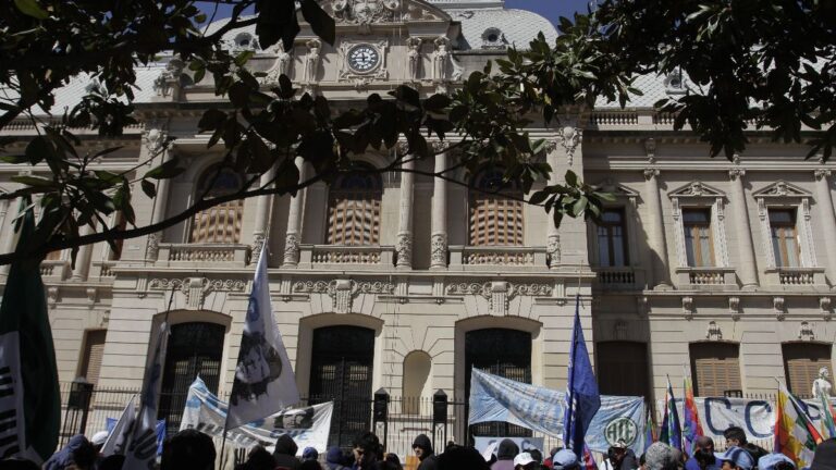 Gremios le responden a Carlos Sadir: «Si escuchara al pueblo todo sería diferente»