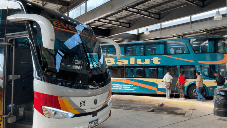 Viajar al interior es más caro: aumentó el transporte de media distancia