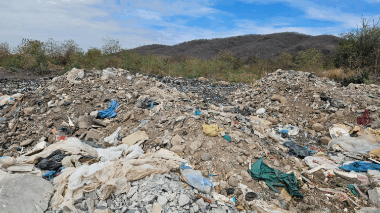 Basurales en aumento: Monterrico, otro punto de contaminación ambiental