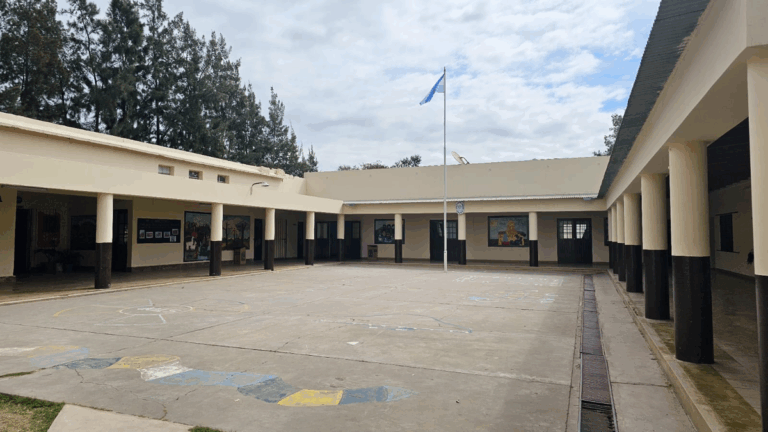 Escuela rural de Monterrico lleva años pidiendo mejoras