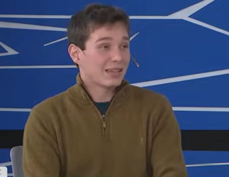 Tiene 17 años, es uno de los mejores estudiantes del mundo y sueña con ser como Galperin