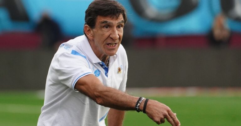 Costas analiza cambios tácticos en Racing: cuáles puede hacer de cara a San Lorenzo?