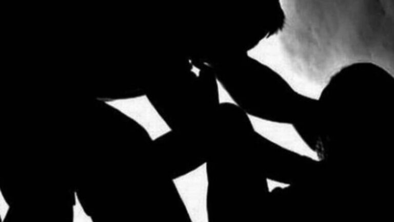 Entró a la casa de su ex pareja, causó destrozos, la golpeó e intimidó a sus hijas