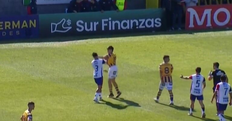 Insólito: agredió a un rival cuando iba a ser reemplazado y lo expulsaron