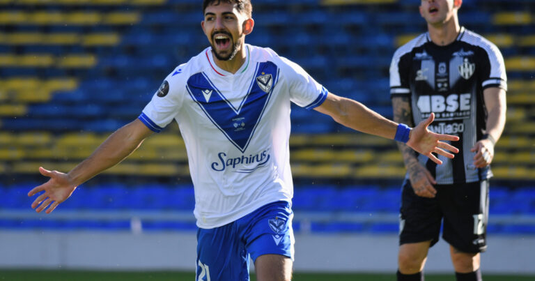 Jano Gordon, el pibe de La Fábrica que estaba con un pie afuera y se metió «de cabeza» en la historia de Vélez