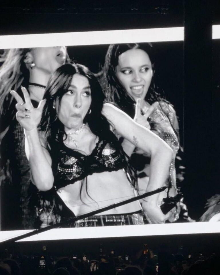 El que no salta votó a Milei: el canto que estalló en el show de Lali tras las elecciones en PBA