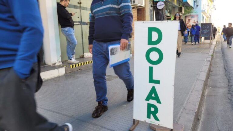 Mercado cambiario: muchas consultas de jujeños por el dólar