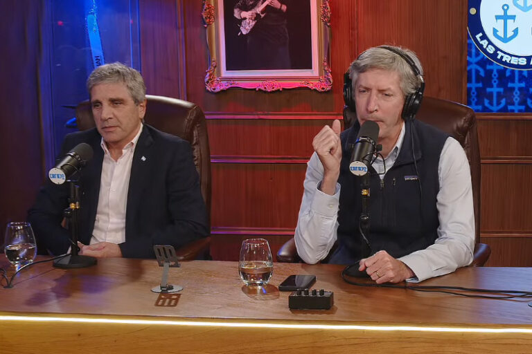 Vuelve a subir el dólar y a caer acciones y bonos