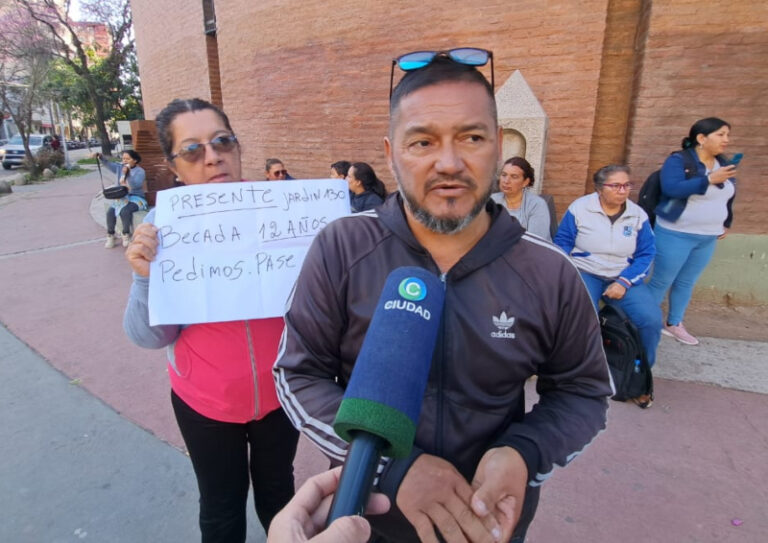Trabajadores de escuelas piden estabilidad laboral: Trabajamos igual y más que un portero de planta