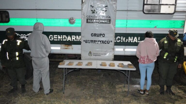 Una pareja de nacionalidad boliviana salió de Jujuy transportando casi 9 kg. de cocaína