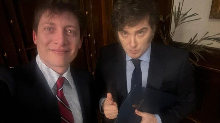 Javier Milei baraja de nuevo ante la crisis política: Santiago Caputo y Pilar Ramírez ganan protagonismo