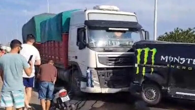 Choque en el puente: el camionero designó un abogado y pedirán su liberación
