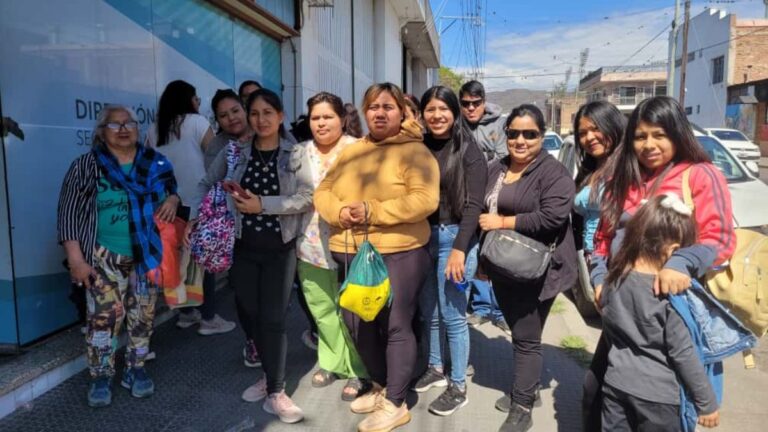 De San Pedro a Capital: vecinos trasladaron su reclamo por entrega de viviendas