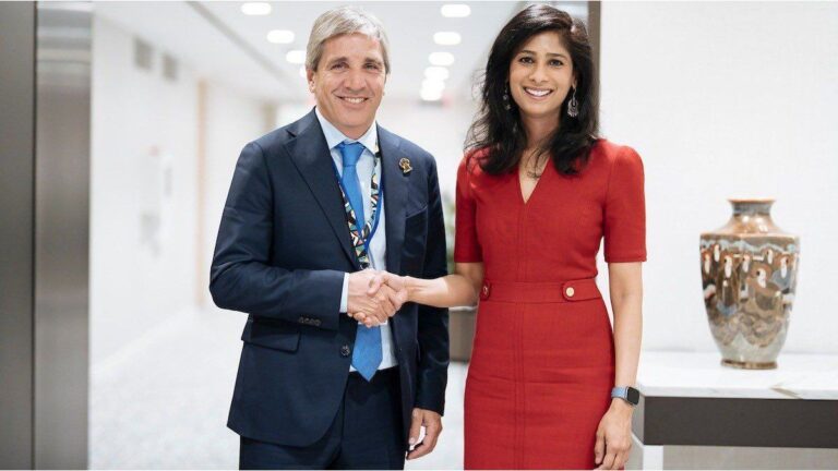 La exnúmero dos del FMI alertó que la Argentina necesita flexibilizar el esquema cambiario