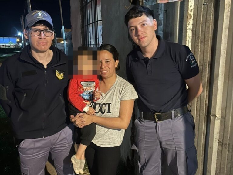 La rápida intervención de la policía permitió salvar la vida de un niño