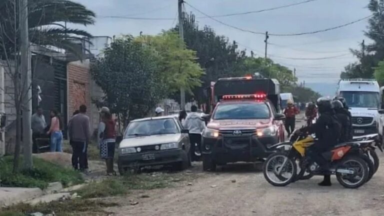 Conmoción en Alto Comedero por el hallazgo de un cuerpo en el patio de una casa