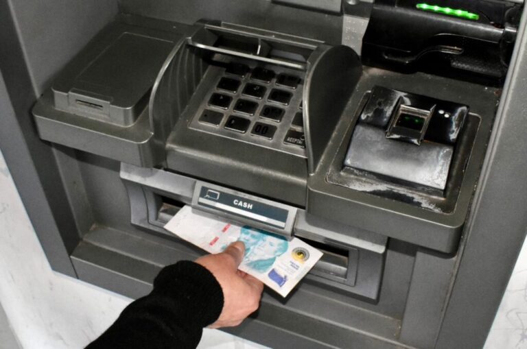 Hoy arranca el pago de haberes a los empleados de la administración pública provincial