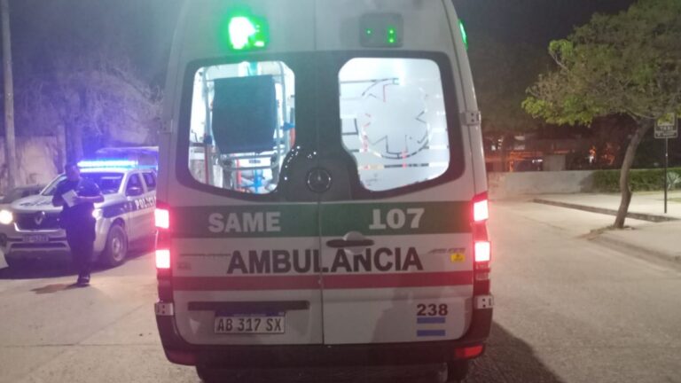 Encontró a su esposo en el auto con otra mujer, los increpó y terminó siendo arrastrada