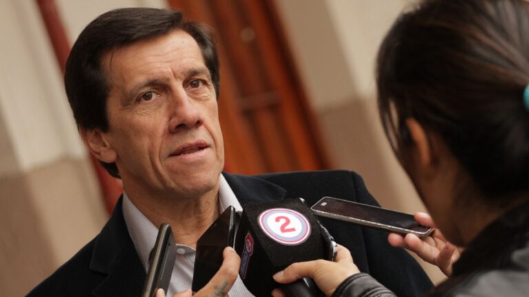 «Los funcionarios pueden renunciar», la insólita declaración de Sadir tras el escándalo de Lello Sánchez